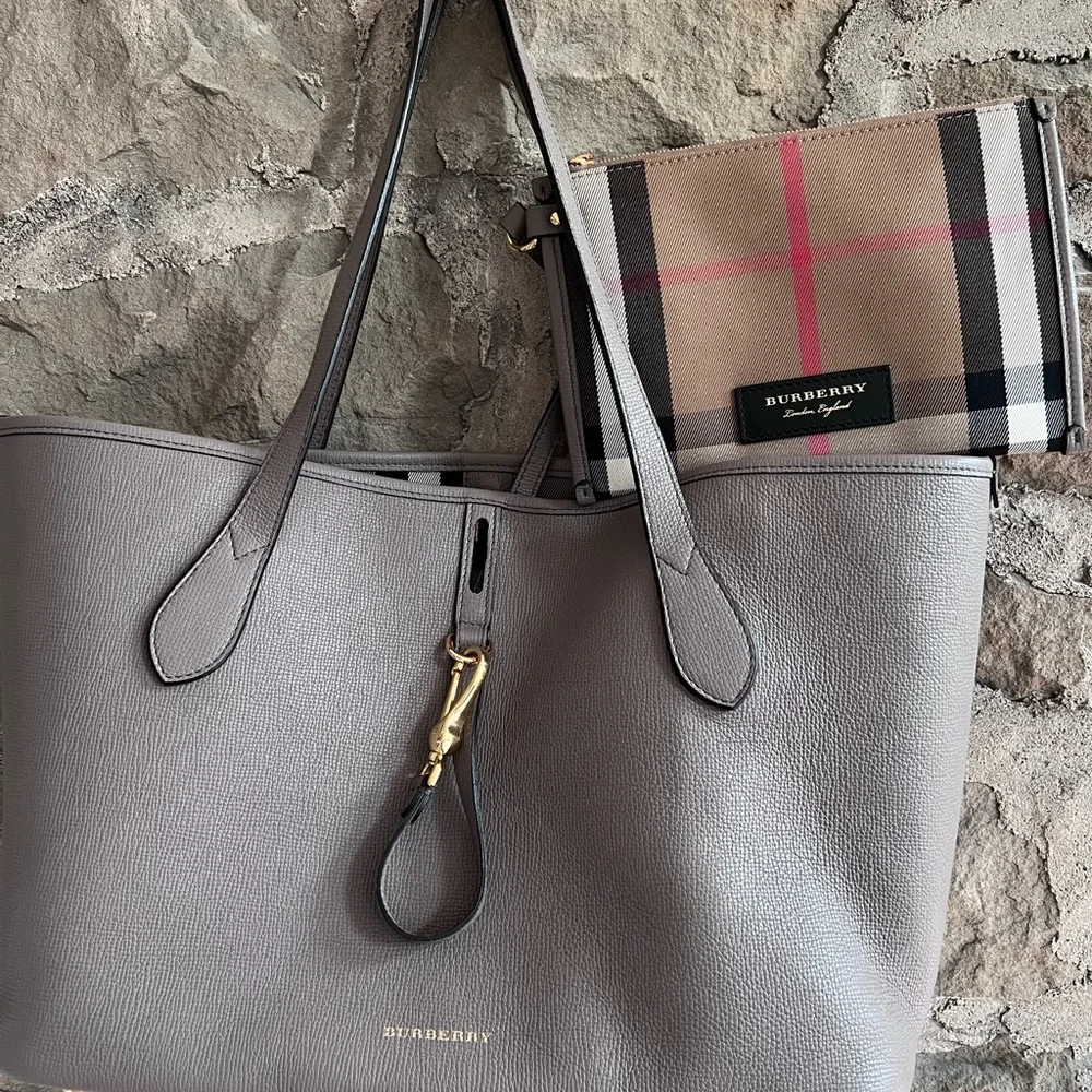 EUC Burberry Honeybrook Derby Tote Bag, wristlet & dustbag.